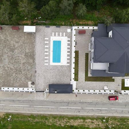 Casa De Vacanta Larisa โนวาชิ-สเตรยนี ภายนอก รูปภาพ