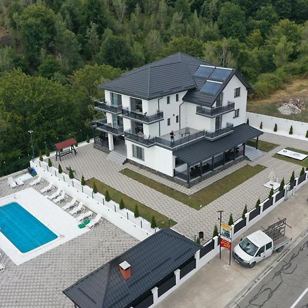 Casa De Vacanta Larisa โนวาชิ-สเตรยนี ภายนอก รูปภาพ