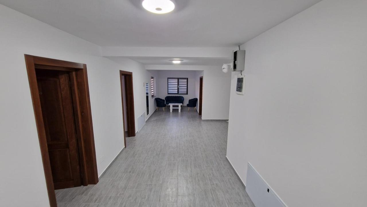 Casa De Vacanta Larisa โนวาชิ-สเตรยนี ภายนอก รูปภาพ