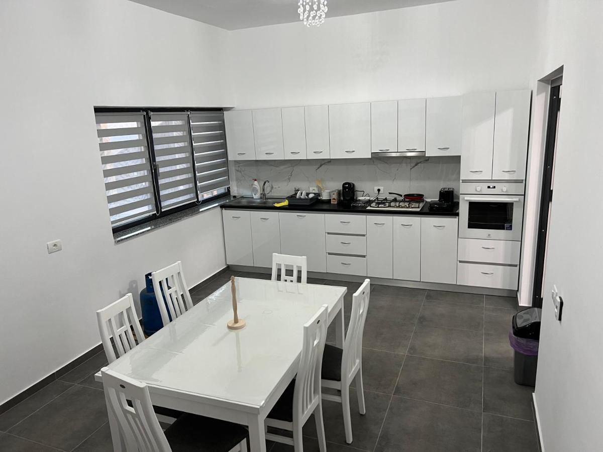 Casa De Vacanta Larisa โนวาชิ-สเตรยนี ภายนอก รูปภาพ