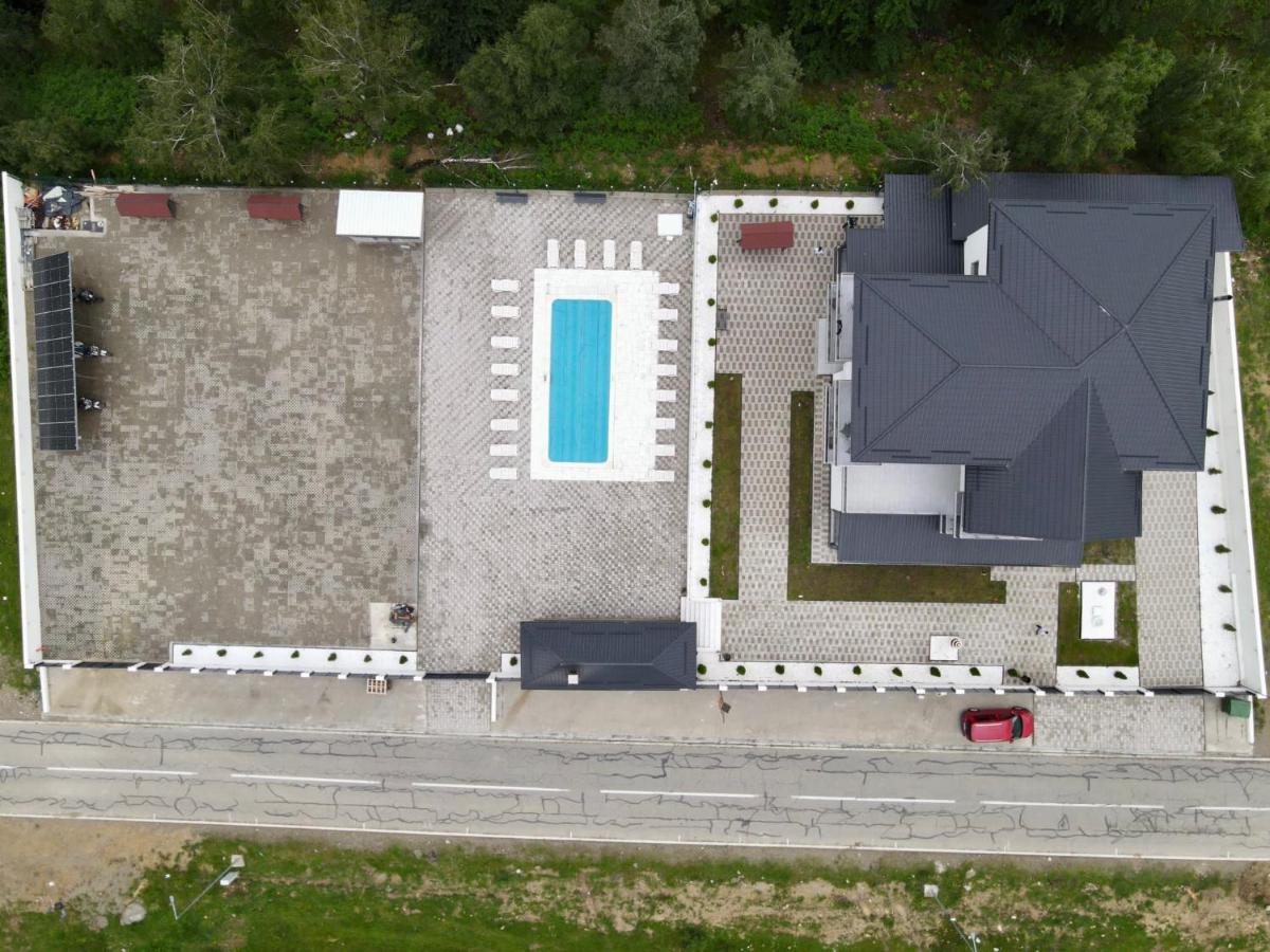 Casa De Vacanta Larisa โนวาชิ-สเตรยนี ภายนอก รูปภาพ