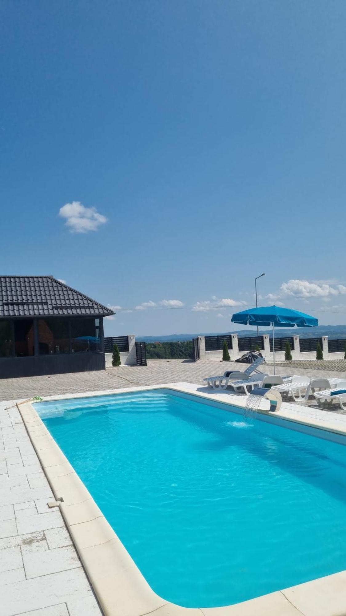 Casa De Vacanta Larisa โนวาชิ-สเตรยนี ภายนอก รูปภาพ