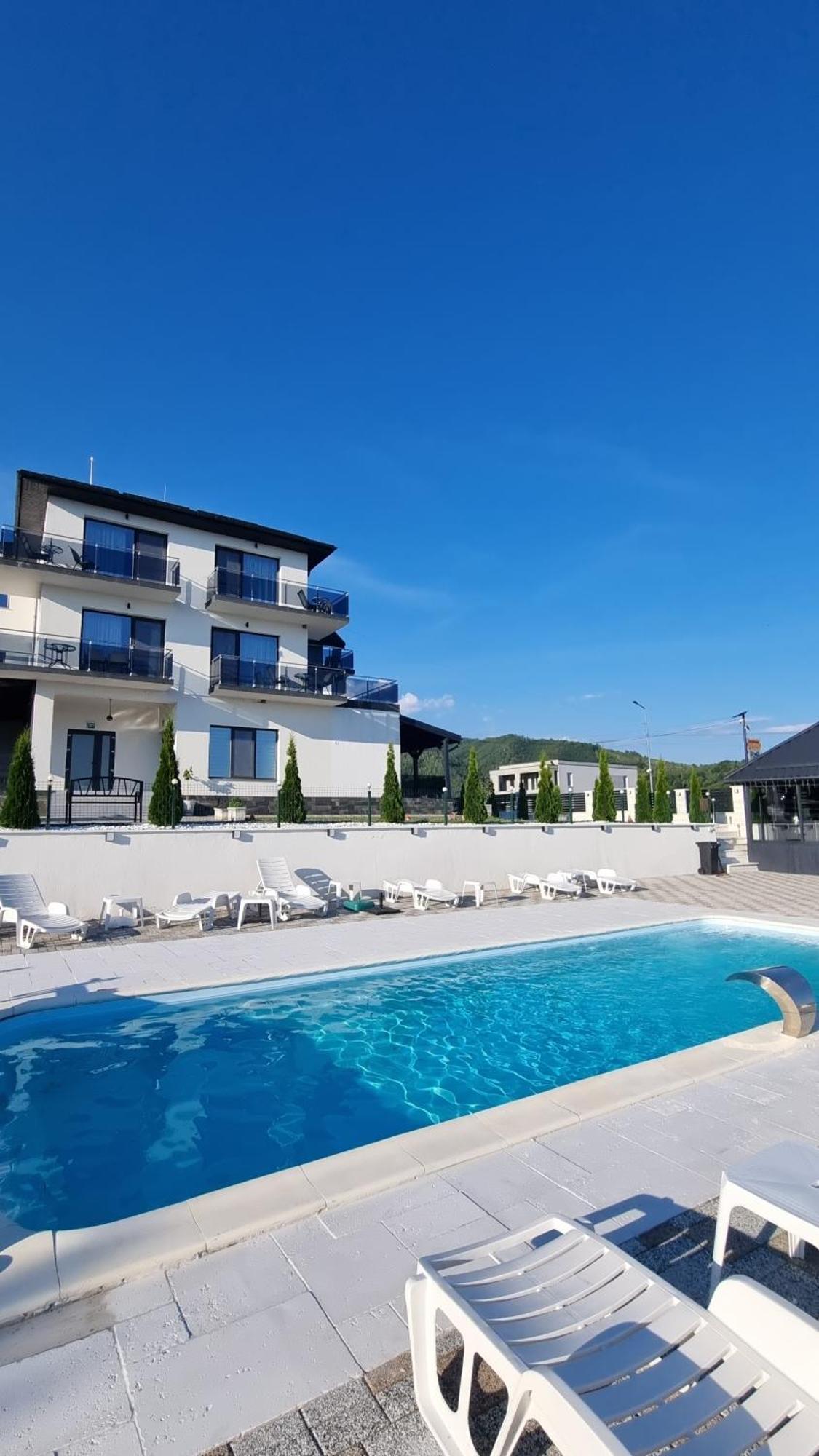 Casa De Vacanta Larisa โนวาชิ-สเตรยนี ภายนอก รูปภาพ