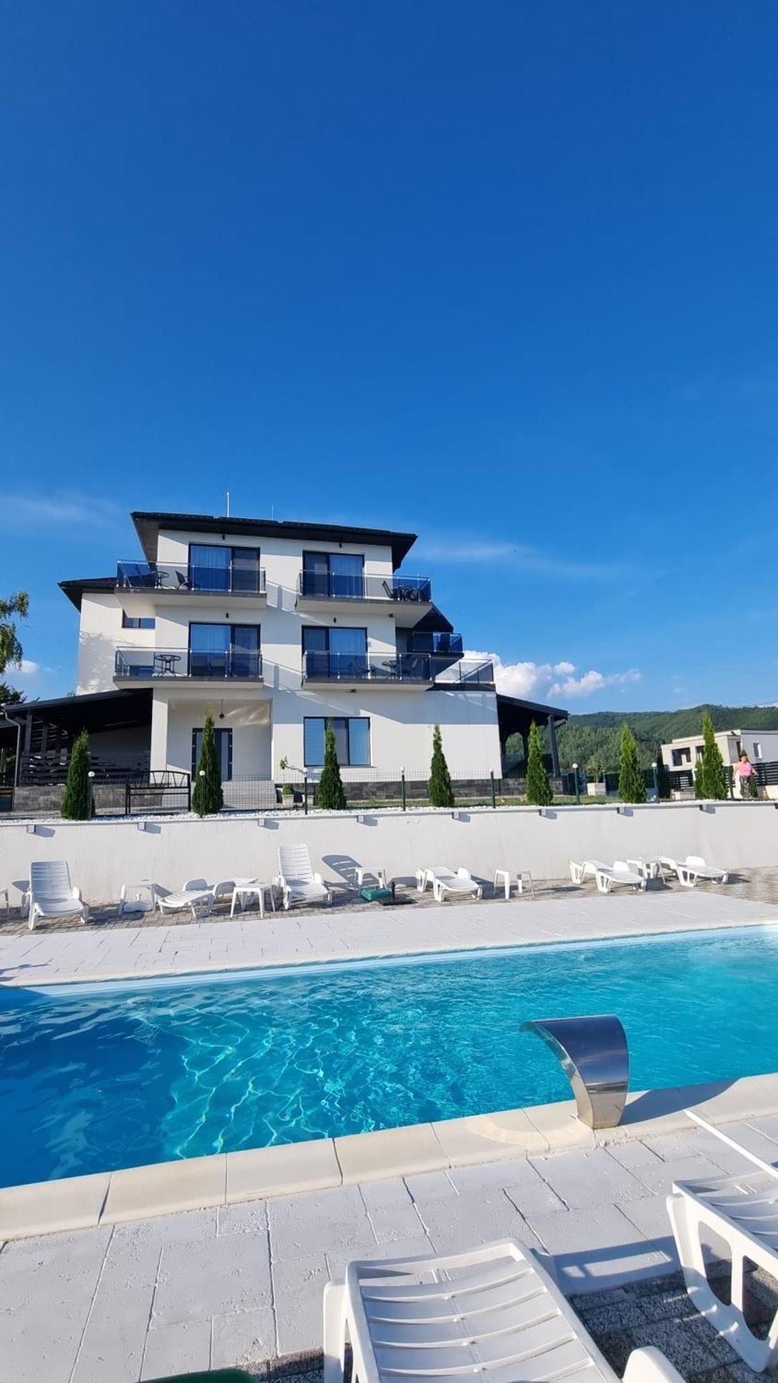 Casa De Vacanta Larisa โนวาชิ-สเตรยนี ภายนอก รูปภาพ